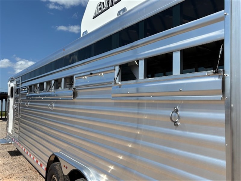 Trailer Photo 16
