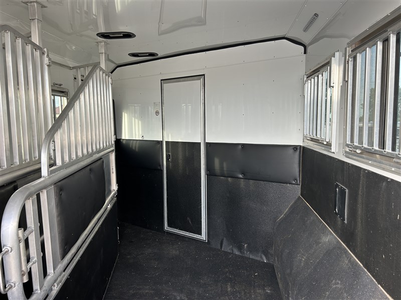Trailer Photo 13