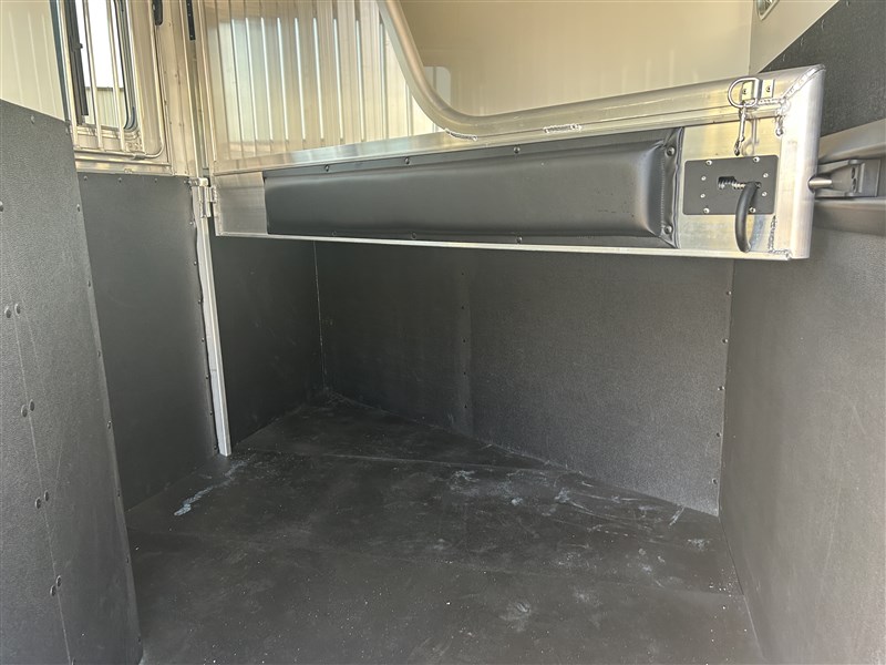 Trailer Photo 8