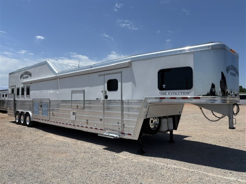 2022 Bloomer Bloomer 4H 22' Outlaw Loft