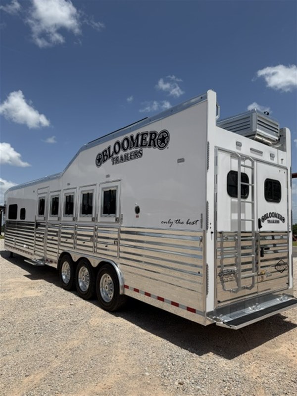 Trailer Photo 4
