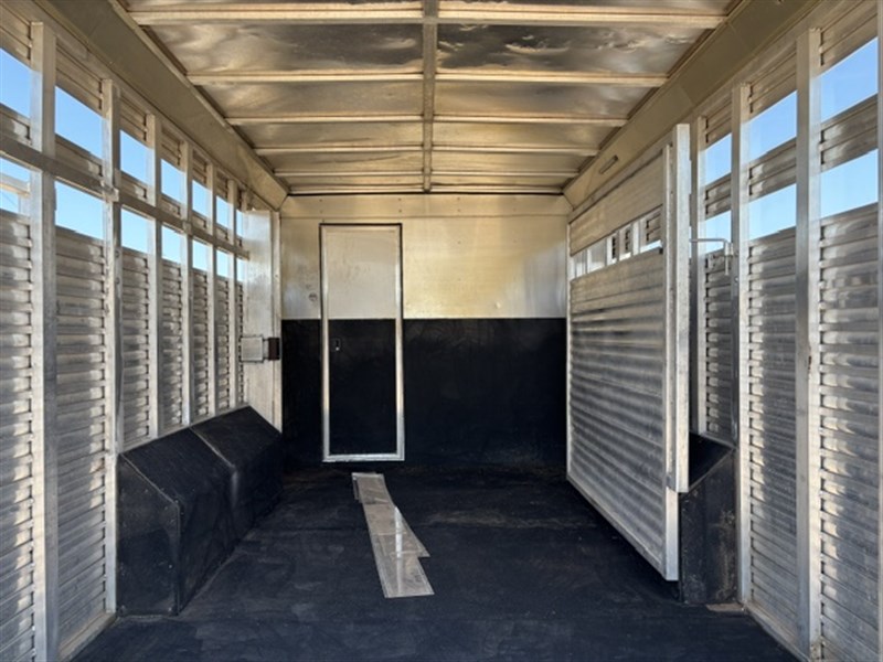 Trailer Photo 19