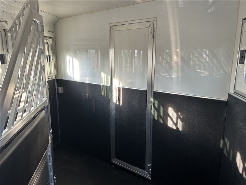 Trailer Photo 14