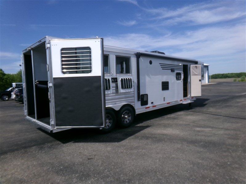Trailer Photo 4
