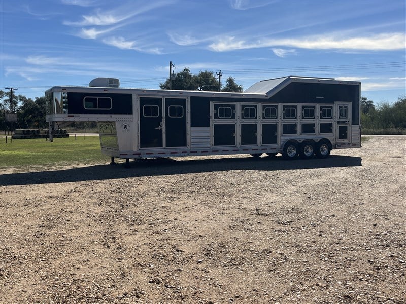 Trailer Photo 1