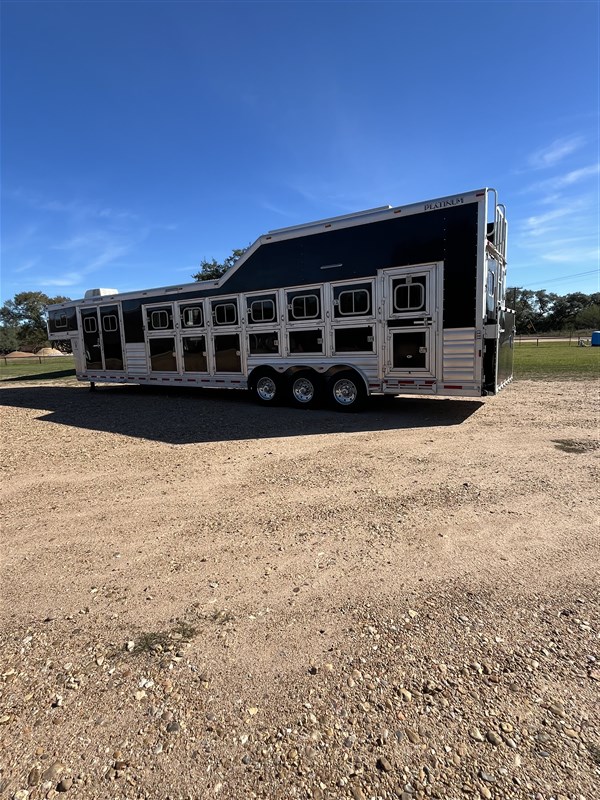Trailer Photo 8