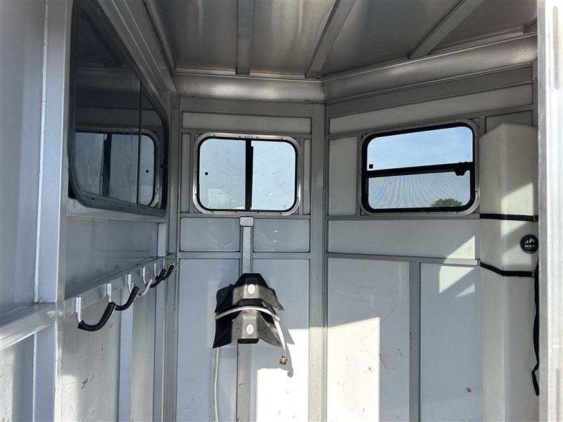 Trailer Photo 11