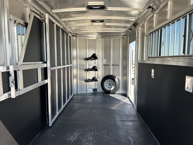 Trailer Photo 8