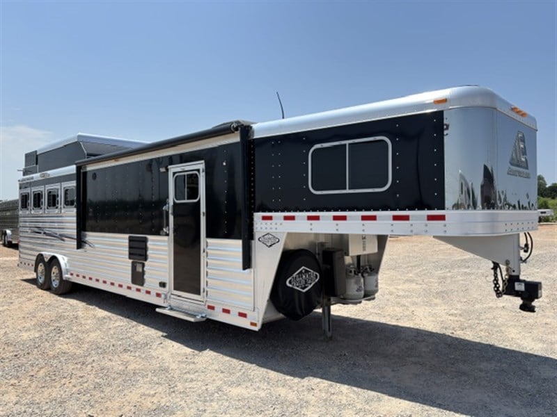 2013 Elite Elite 4 Horse 12'8 Trail Boss