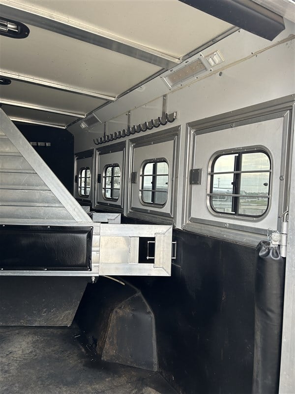Trailer Photo 6