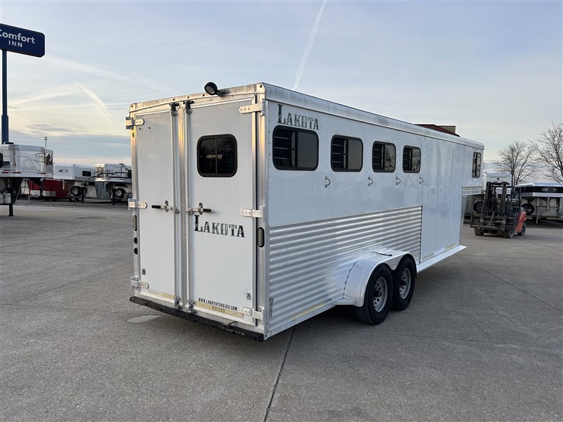 Trailer Photo 2
