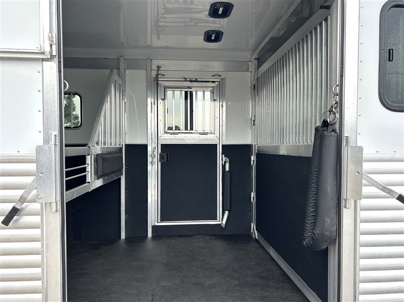 Trailer Photo 10