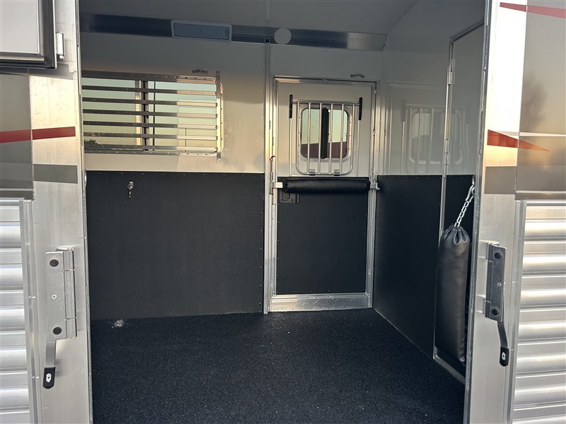Trailer Photo 11