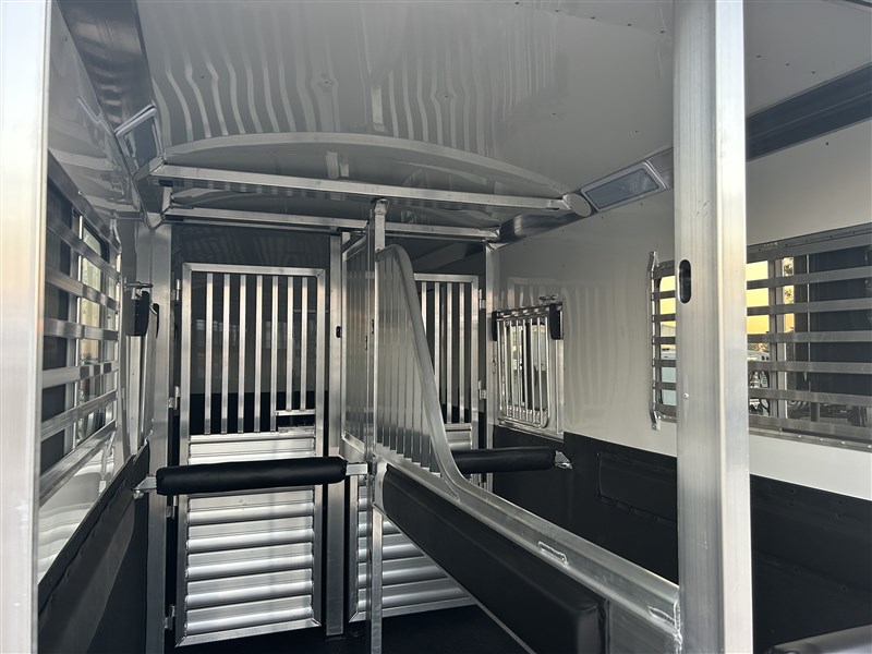 Trailer Photo 7
