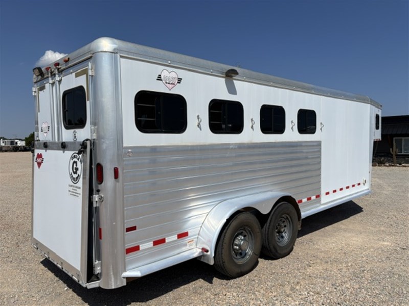 Trailer Photo 2