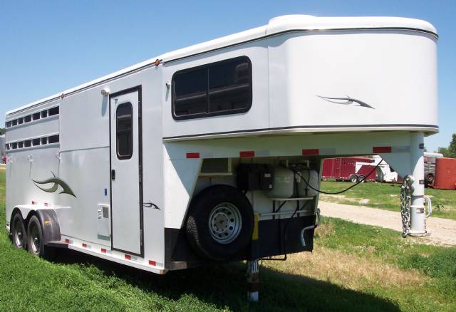 2005 Titan 7' x 20' Classic Horse Gooseneck w/ Weekender LQ