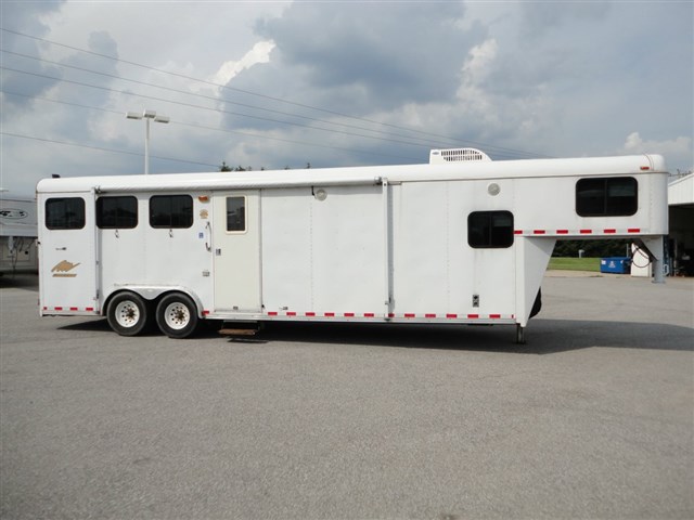 2002 Merhow Equistar with 15' LQ