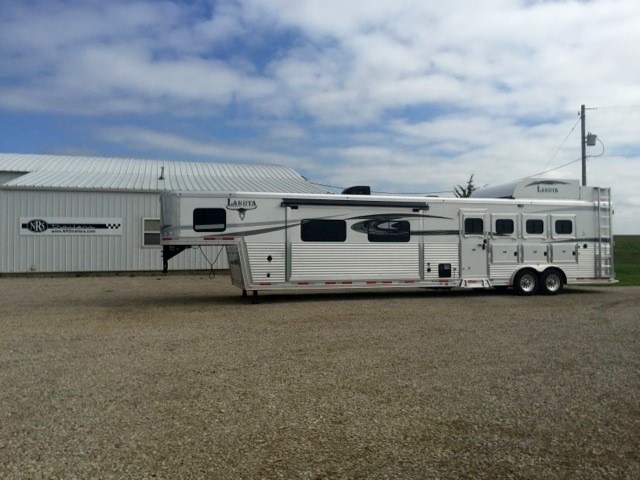 2016 Lakota 4H Bighorn 17' LQ W/ Slide out