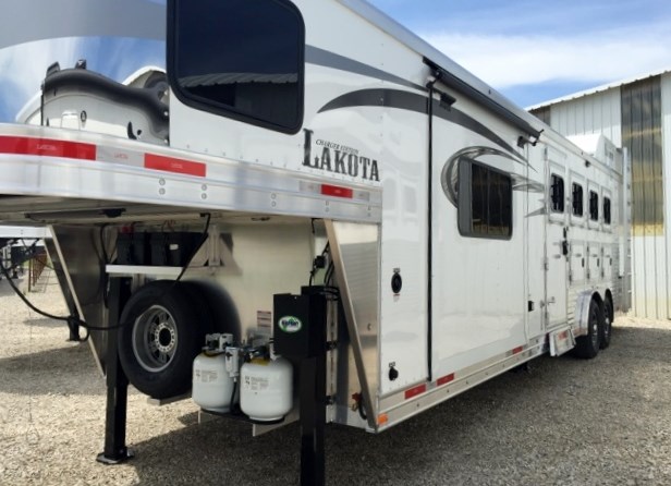 2016 Lakota 4H Charger 11'LQ