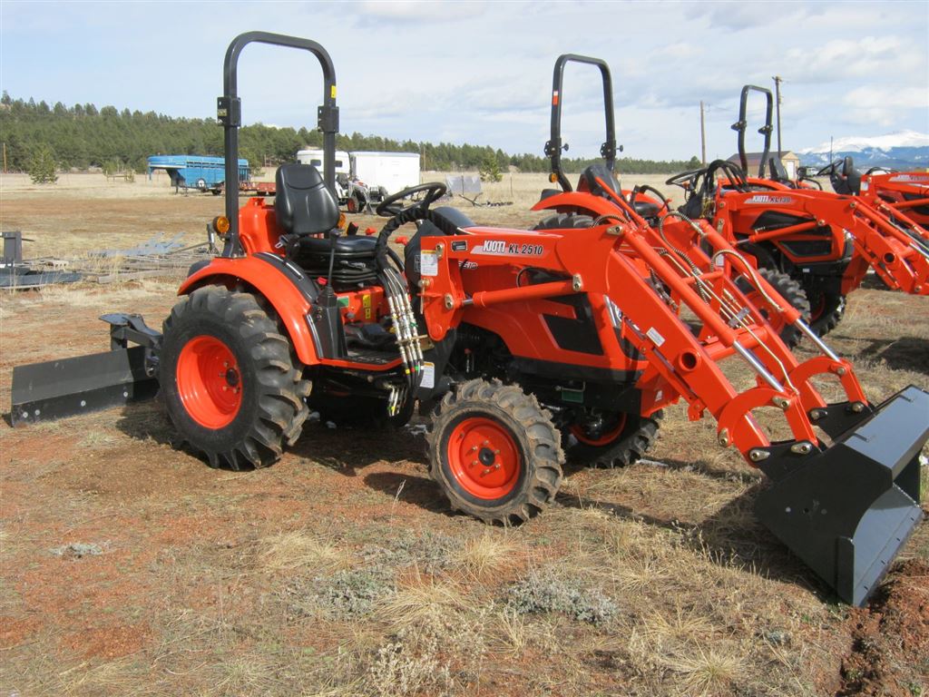 New 24hp Hst Compact Tractor (ck2510h), Loader, Rear Blade, Delivery