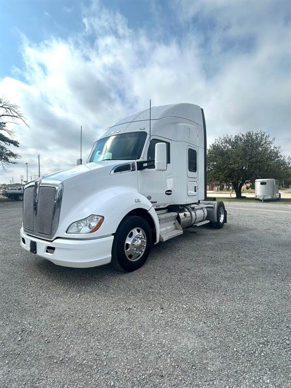Truck Photo 4