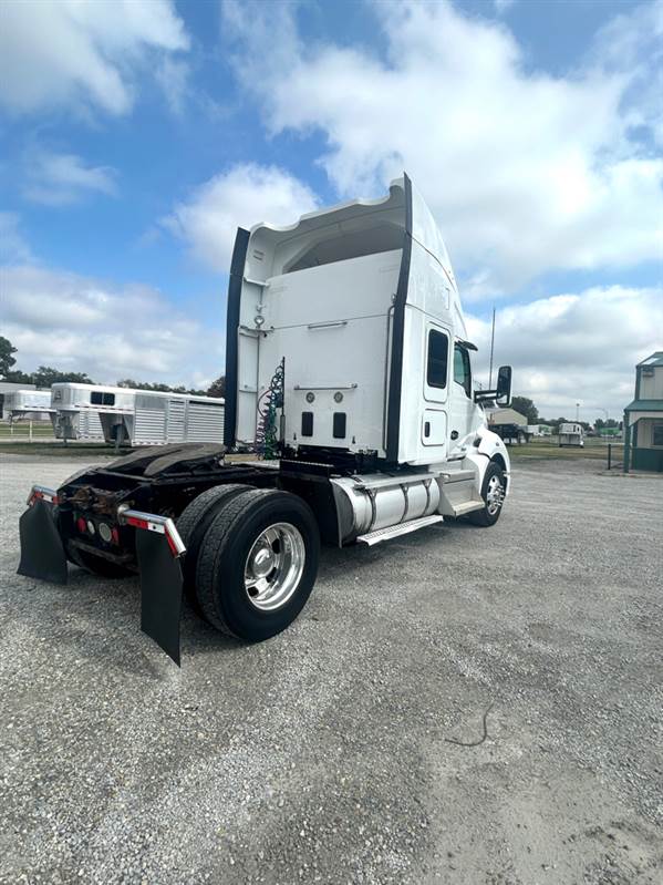 Truck Photo 3