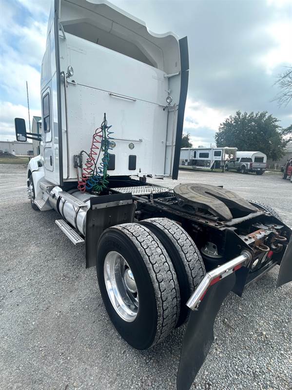 Truck Photo 7