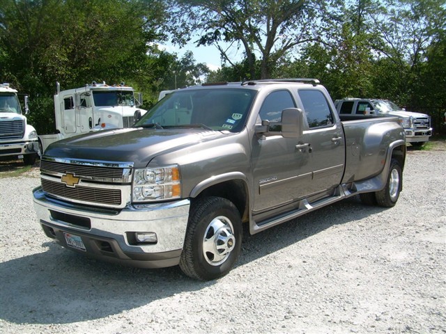 2012 Chevrolet 4x4 CREW CAB DUALLY