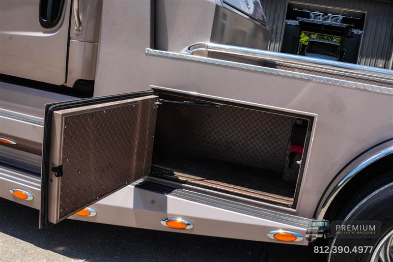 Truck Photo 9