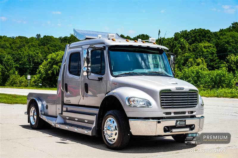 2014 Freightliner NEW LISTING - 350HP - 1050LB TORQUE - SPORTCHASSIS