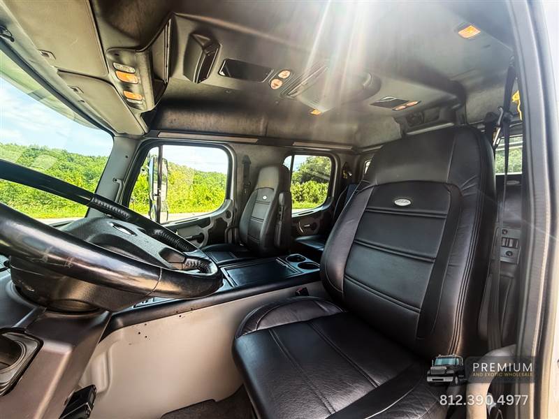 Truck Photo 16