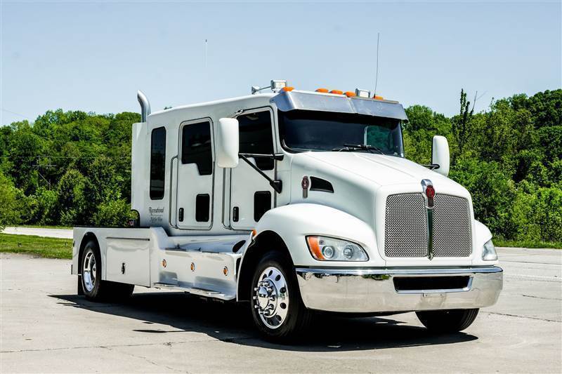 2016 Kenworth SCHWALBE STRETCH 380HP CONVERSION 7 SEATER