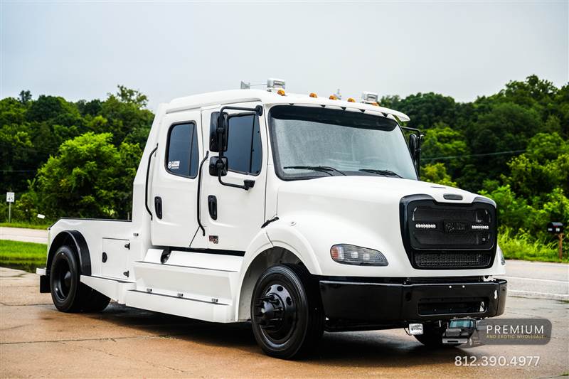 2027 Freightliner NEW M2-112 LAREDO BLACKOUT DD13 525HP - 250 MI