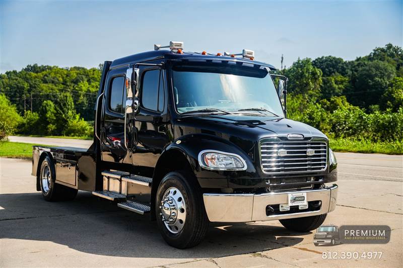 2018 Freightliner NEW LISTING - LAREDO FLATBED CUMMINS L9 92K MILES