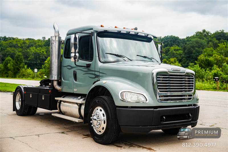 2004 Freightliner BIG BLOCK M2-112 MERCEDES 450HP PRE-DEF 171K