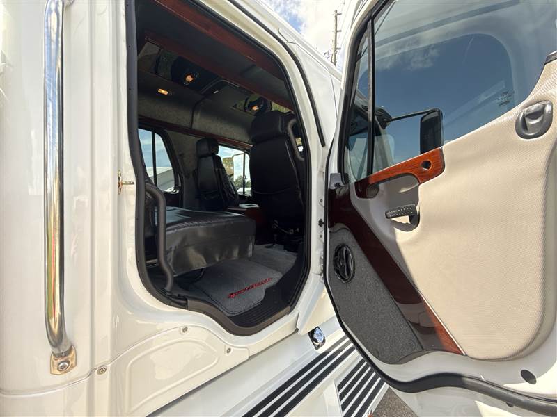 Truck Photo 19
