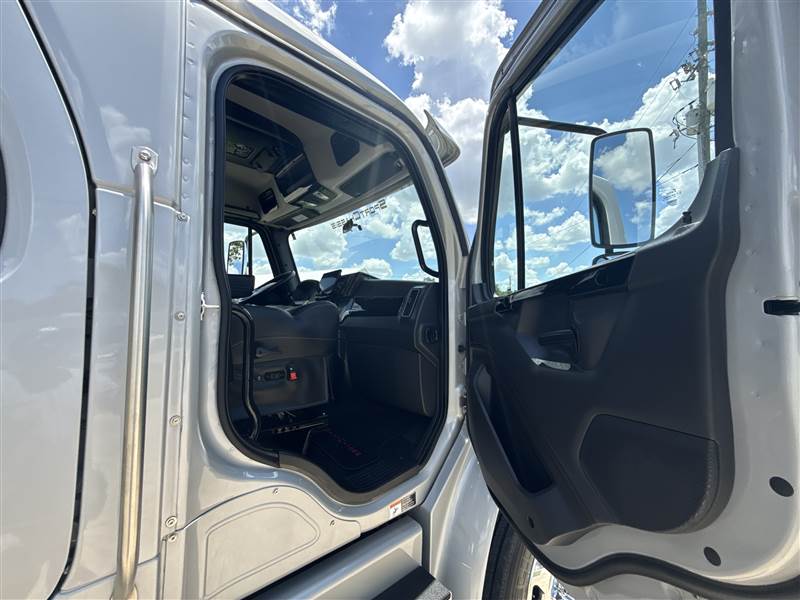 Truck Photo 19