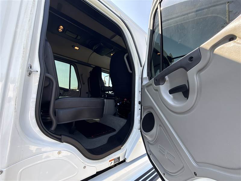 Truck Photo 9