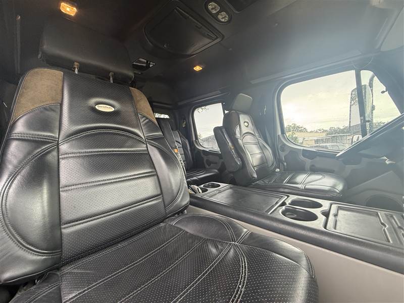 Truck Photo 9