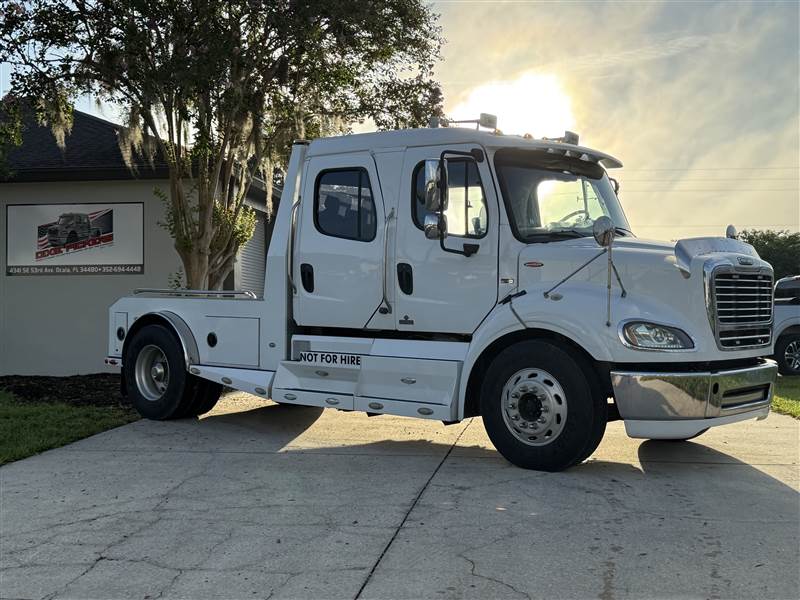 2011 Freightliner M2 112 - SportChassis - BIG BLOCK - Low Miles