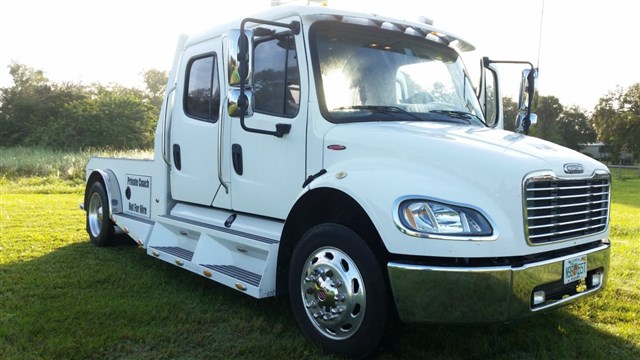 2005 Freightliner Sport Chassis Hauler Truck