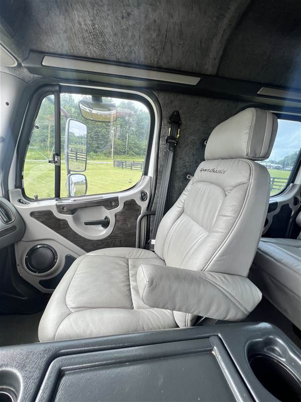 Truck Photo 17