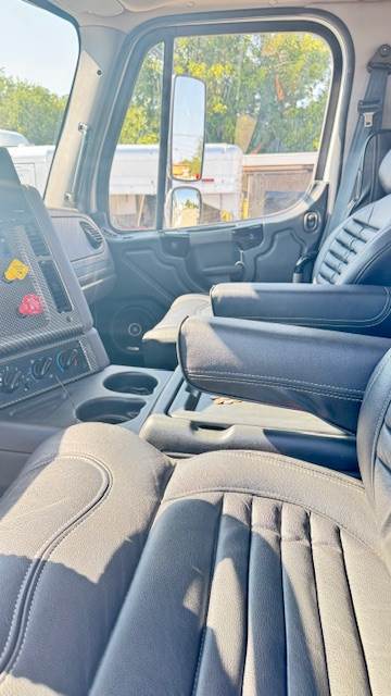 Truck Photo 9