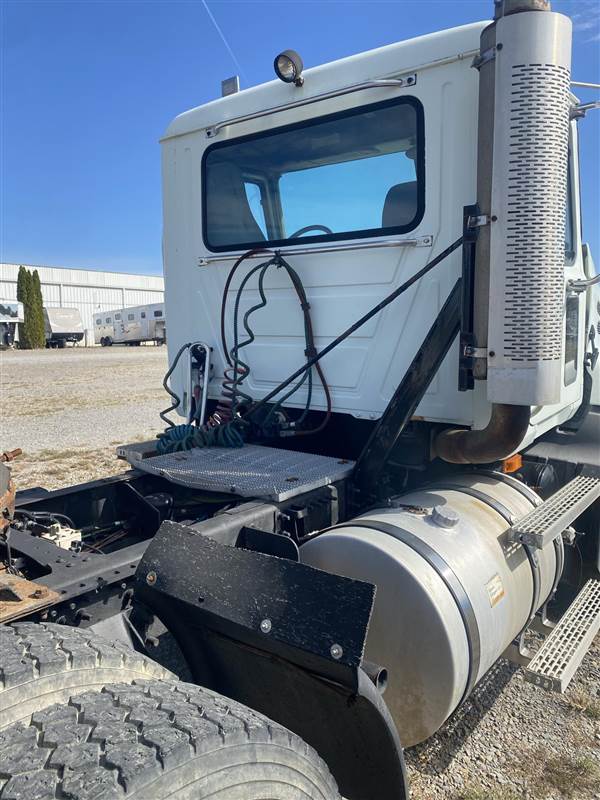 Truck Photo 4