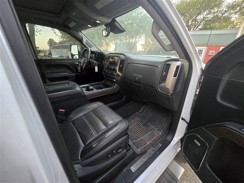 Truck Photo 8
