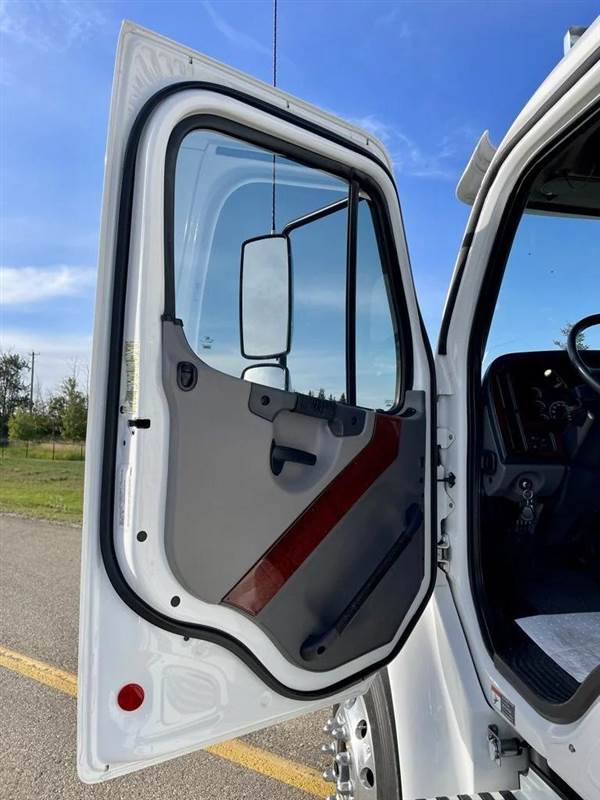 Truck Photo 17