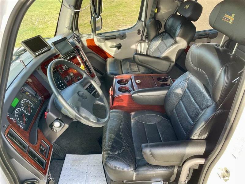 Truck Photo 19