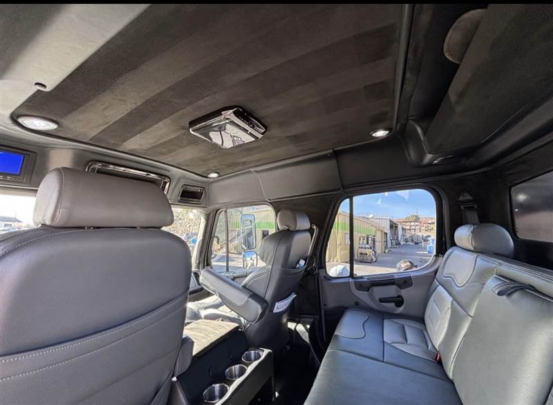 Truck Photo 17