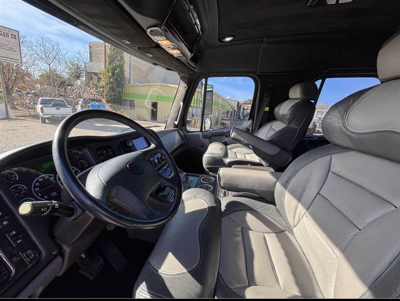 Truck Photo 16