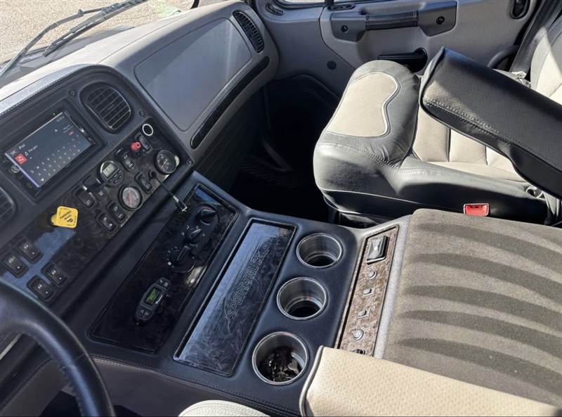 Truck Photo 13